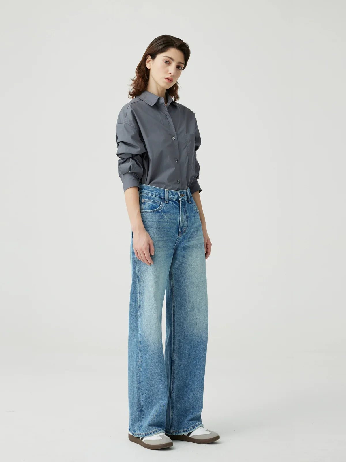 STRAIGHT BLUE JEANS